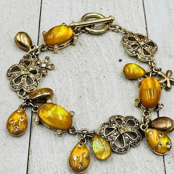 Monet Signed Yellow Cabochons & Antiqued Gold Tone Dangle Pave Toggle Bracelet - Picture 10 of 15